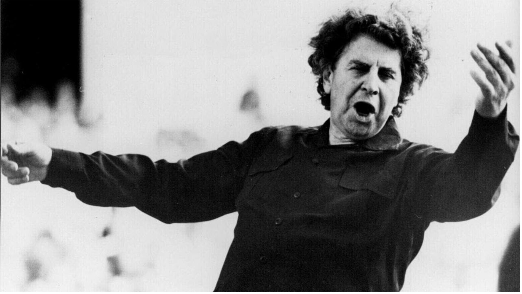 Mikis Theodorakis, darrere de l’oblit