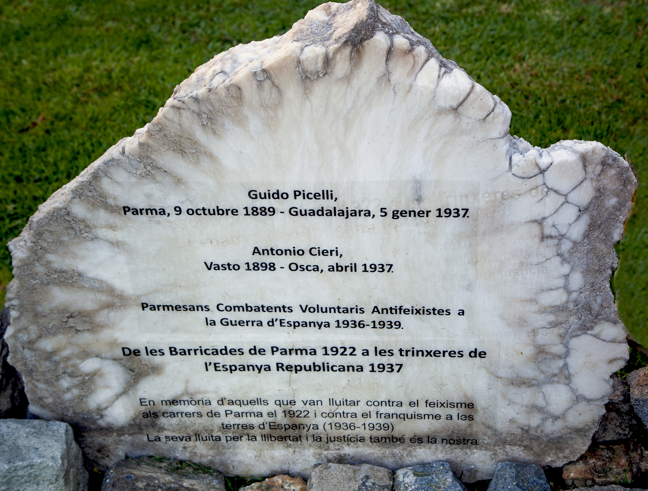 Pedra homenatge a Guido Picelli.